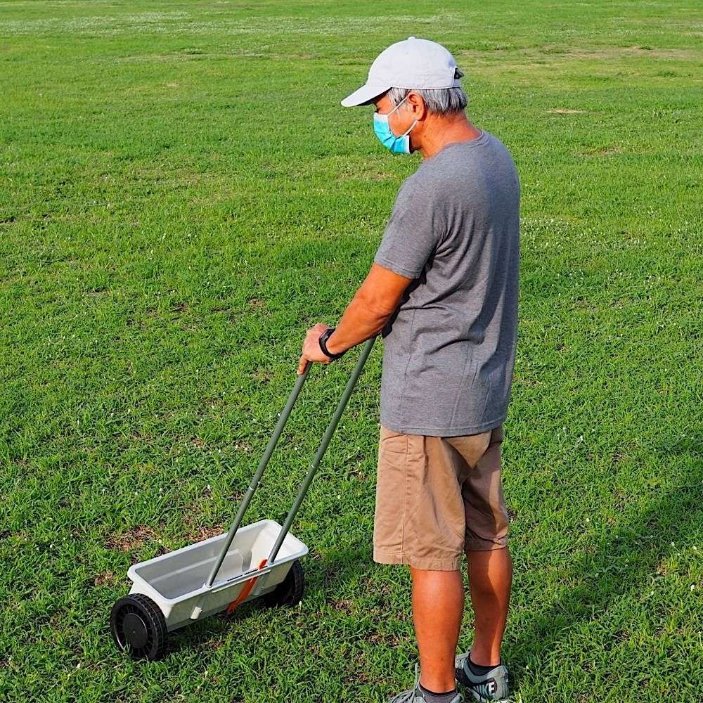 Seed Spreader: image 1